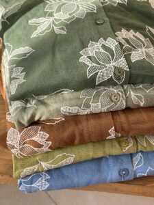 شومیز طرح برجسته ترک اورجینال طرح برگ و گل - Image 7