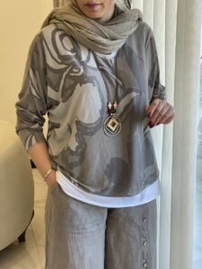 بلوز دوتیکه ایتالیایی طرح کویین - Image 6