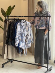 شومیز لینن ایتالیایی طرح بته جقه جلو گره ای - Image 3