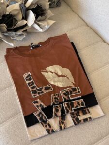 تیشرت نگین دوزی ترک پلنگی طرح Love - Image 2