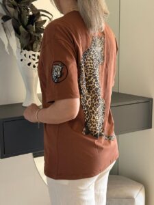 تیشرت گلدوزی ترک پلنگی طرح Bonita - Image 2