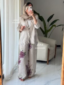 کت و شلوار لینن ایتالیایی طرح  گل بنفش - Image 3