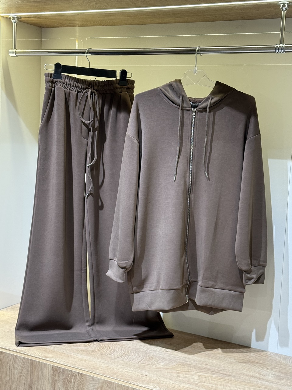 9 ست اویشو سویشرت کلاه دار و شلوار - Image 1