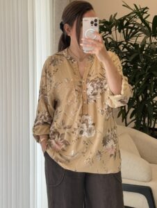 شومیز جیب پولکی ایتالیایی طرح گل داوودی - Image 5