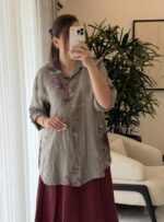 شومیز لینن ایتالیایی طرح گل عنابی - گرم بالا - Image 4